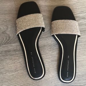 Zara slides